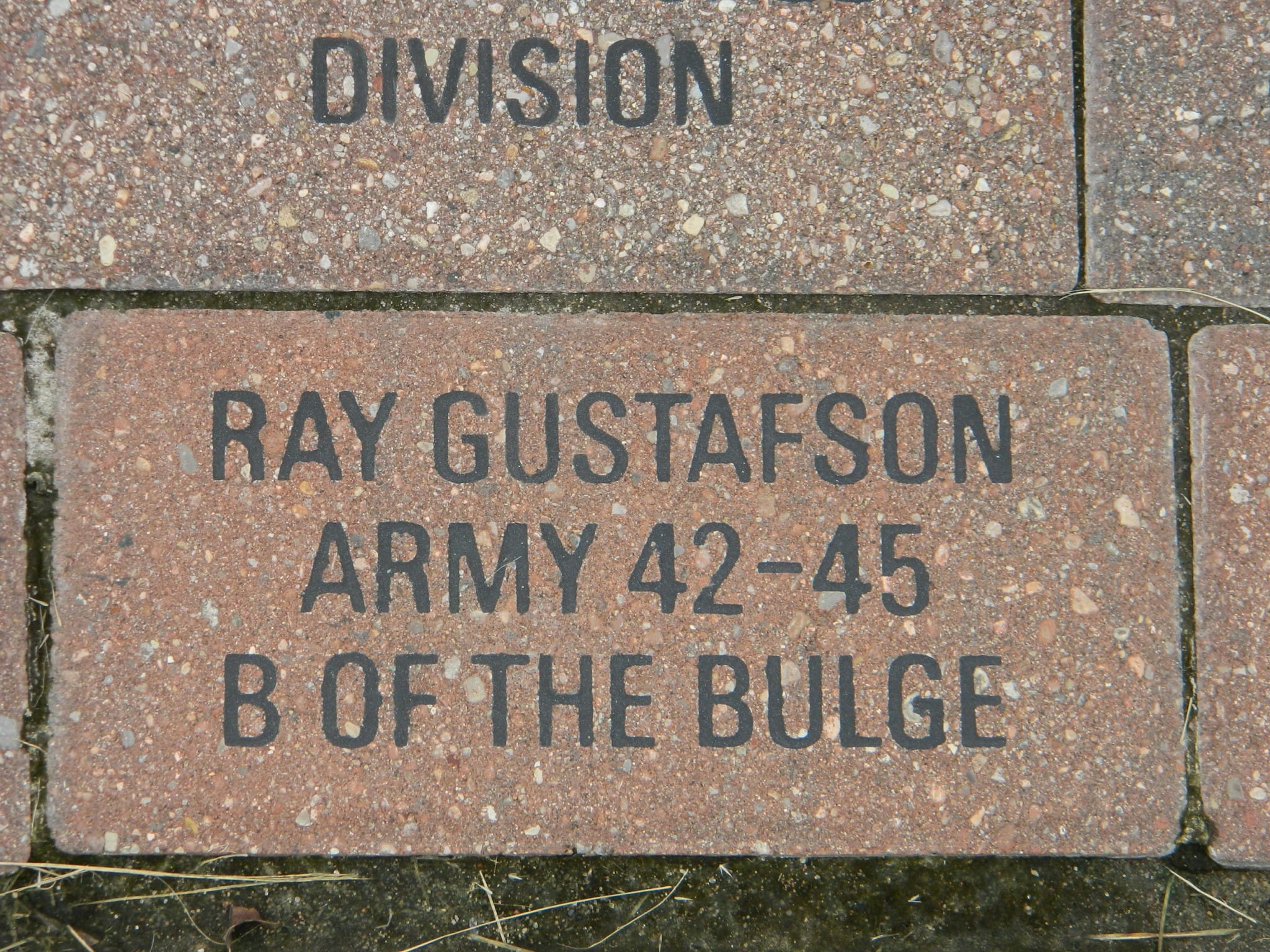 438