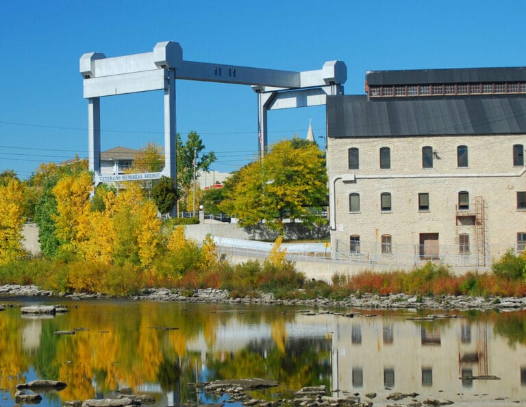Picture of the Veterans Bridge and the Kaukauna Public Library
